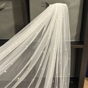 Wedding Veil with Pearls in White NWOT